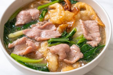 Soslu erişte, Asya usulü.