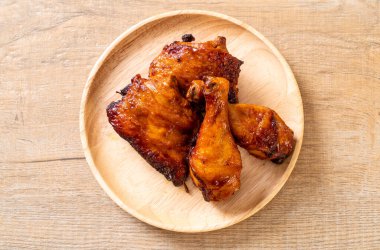 Masada ızgara ve ızgara tavuk.