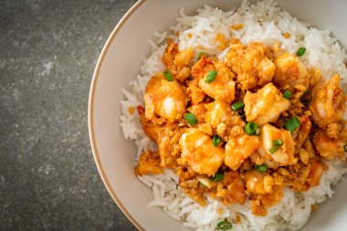 Sarımsaklı karides ve karides lapası.