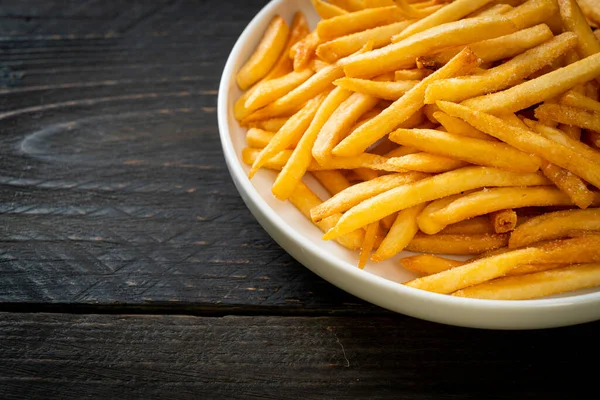 Friet Chips Met Zure Room Ketchup Rechtenvrije Stockfoto's