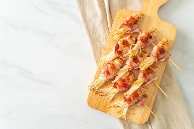 Pastırmalı Altın İğne Mantar Şişleri