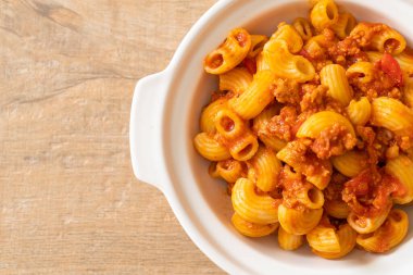 Domates soslu makarna ve kıymalı domuz eti, Amerikan usulü pirzola, Amerikan usulü gulaş.