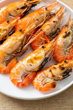 Izgara nehir karidesi ya da karides - deniz ürünleri tarzı