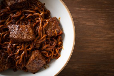 Jjapaguri ya da Chapaguri, Kore Kara Fasulye Baharatlı Erişte - Kore usulü