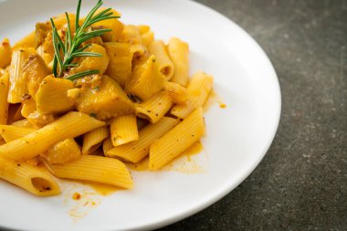 kabaklı makarna alfredo sosu - vejetaryen ve vejetaryen yemek tarzı