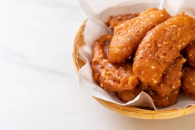 Tayland usulü susamlı kızarmış muz.