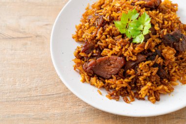 Nasi goreng - Endonezya usulü kızarmış pilav - Asya usulü