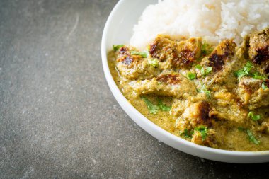 Afghani chicken in green curry or Hariyali tikka chicken hara masala with rice - Asian food style