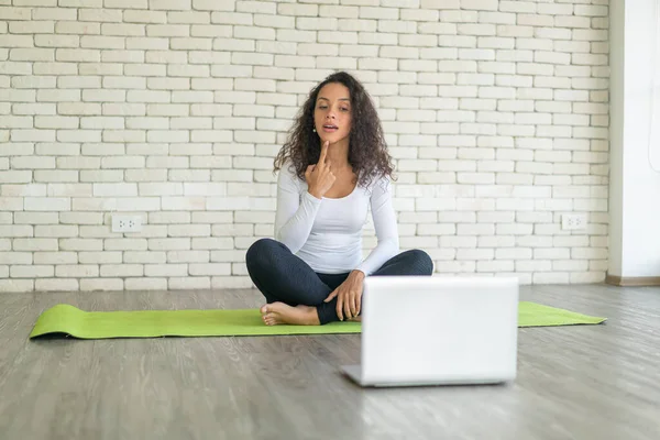 Latin woman influencer teaching yoga online