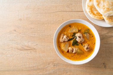 Chicken curry soup with roti or naan with chicken tikka masala - Asian food style