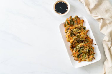 Pajeon veya Kore gözlemesi veya Kore pizzası - Kore geleneksel yemek tarzı