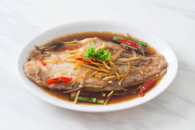 Soya soslu balık buğulama - Asya yemeği tarzı