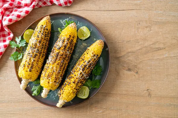 Barbekü ve ızgara mısır, peynirli ve limonlu