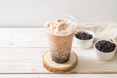 Kabarcıklı Tayvan sütlü çayı - popüler Asya içeceği