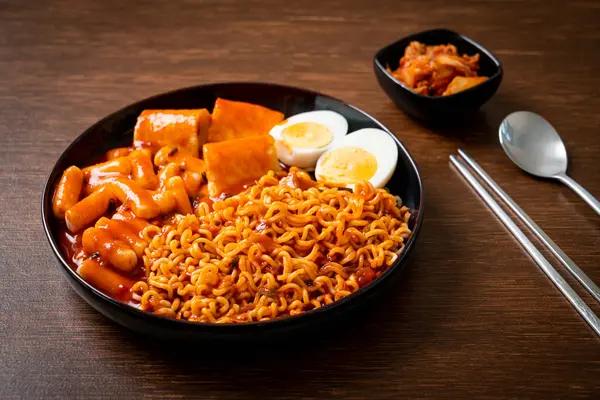 Κορεάτικα Ζυμαρικά Κορεάτικο Κέικ Ρυζιού Και Κέικ Ψαριού Και Βραστό — Φωτογραφία Αρχείου