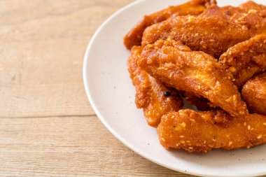 Kızarmış patates. Susamlı. Tayland usulü.