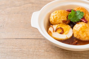 Tamarind soslu haşlanmış yumurta veya tatlı ve ekşi yumurta.