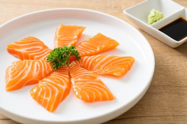 Taze Somon Çiğ Sashimi - Japon yemek tarzı