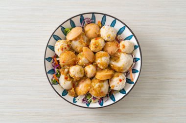 Köfte ve baharatlı salata. Sağlıklı yemek tarzı.