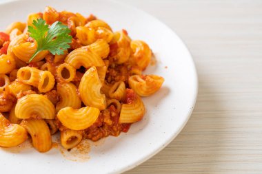 Domates soslu makarna ve kıymalı domuz eti, Amerikan usulü pirzola, Amerikan usulü gulaş.