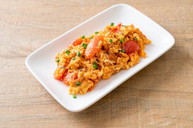Stir-fried tomatoes with egg or Scrambled eggs with tomatoes - healthy food style