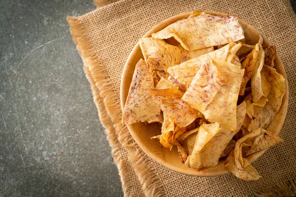 Chips Crocantes Taro Doce Lanche Saudável Fotografias De Stock Royalty-Free