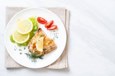 Izgara balık bifteği.