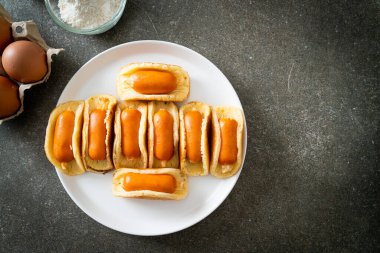 Sosisli ev yapımı krep.