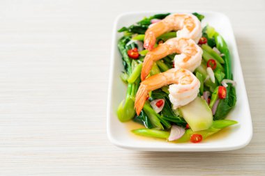 Karidesli baharatlı Çin Kale Salatası - Asya usulü