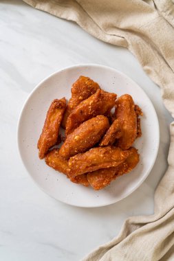 Kızarmış patates. Susamlı. Tayland usulü.