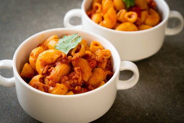 Domates soslu makarna ve kıymalı domuz eti, Amerikan usulü pirzola, Amerikan usulü gulaş.