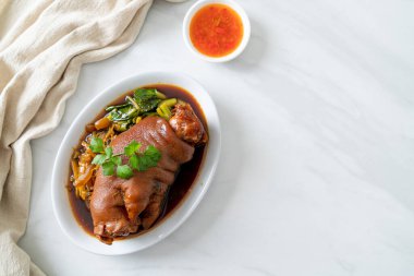 Domuz budu yahnisi ya da domuz budu - Asya yemeği tarzı