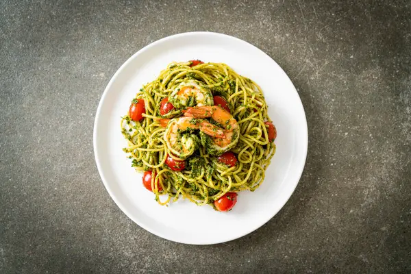 Karidesli spagetti ya da ev yapımı pesto soslu karides.