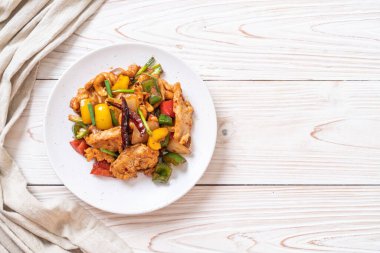 Kaju fıstığı - Asya gıda ile tavada kızartılmış tavuk