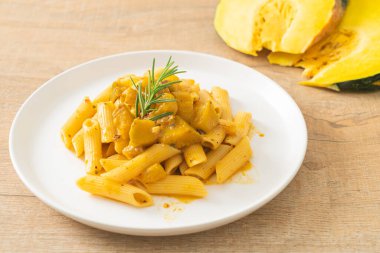 kabaklı makarna alfredo sosu - vejetaryen ve vejetaryen yemek tarzı