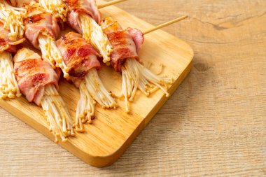 Pastırmalı Altın İğne Mantar Şişleri