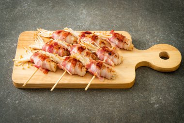 Pastırmalı Altın İğne Mantar Şişleri