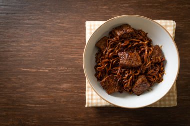 Jjapaguri ya da Chapaguri, Kore Kara Fasulye Baharatlı Erişte - Kore usulü