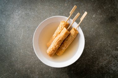 Odeng - Kore usulü balık şiş çorbası - Kore sokak yemeği tarzı