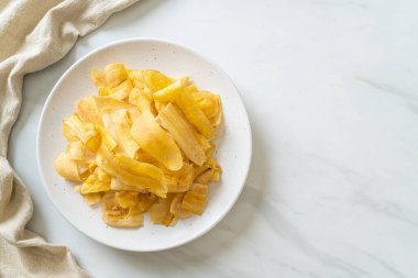 Çıtır muz cipsi. Kızarmış ya da dilimlenmiş muz.