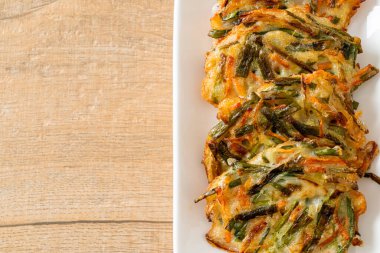 Pajeon veya Kore gözlemesi veya Kore pizzası - Kore geleneksel yemek tarzı