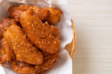 Tayland usulü susamlı kızarmış muz.