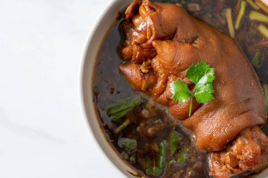 Domuz budu yahnisi ya da domuz budu - Asya yemeği tarzı