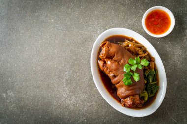 Domuz budu yahnisi ya da domuz budu - Asya yemeği tarzı