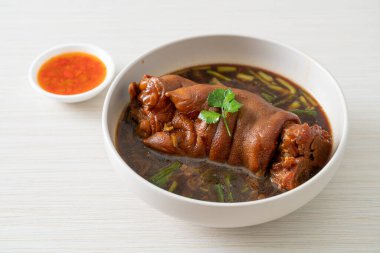 Domuz budu yahnisi ya da domuz budu - Asya yemeği tarzı