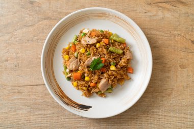 Domuz eti ve sebzeli pilav.
