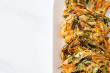 Pajeon veya Kore gözlemesi veya Kore pizzası - Kore geleneksel yemek tarzı
