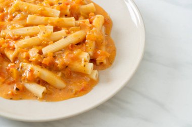 rigatoni penne makarna kremalı domates veya pembe sos