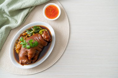 Domuz budu yahnisi ya da domuz budu - Asya yemeği tarzı