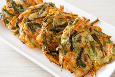 Pajeon veya Kore gözlemesi veya Kore pizzası - Kore geleneksel yemek tarzı